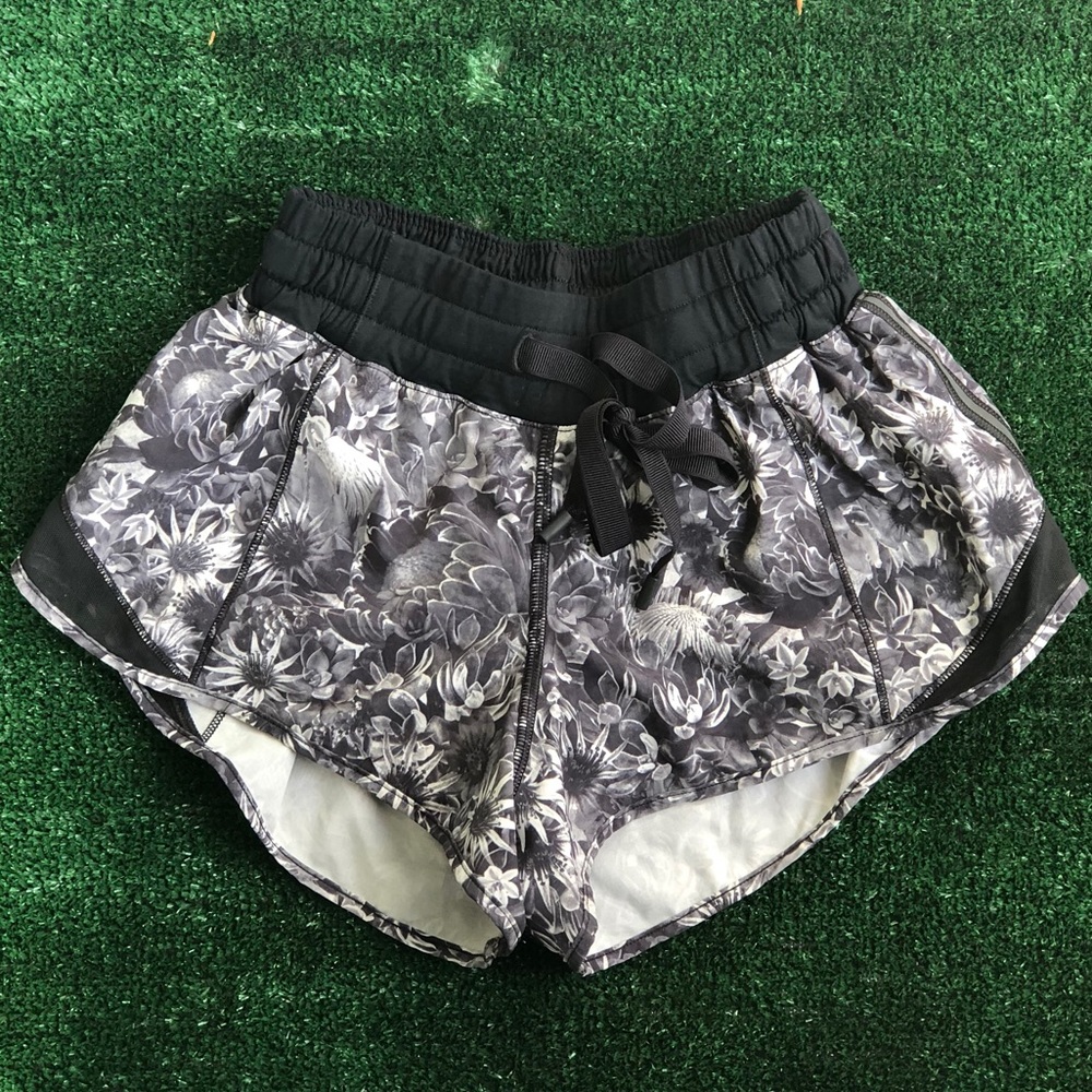 lululemon -  Hotty Hot Short Sz 2